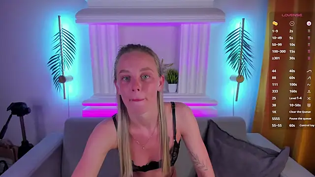 Tesssa Young online show from April 2026 01:08:01 AM