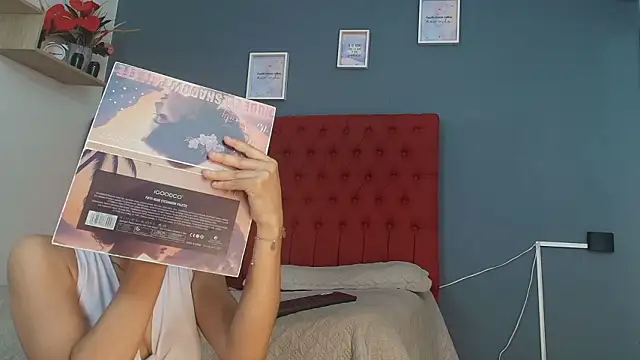 Snapshot of cristina_aznar1 chatting on February 2026 07:06:02 PM cristina aznar1 online show from February 2026 07:06:02 PM