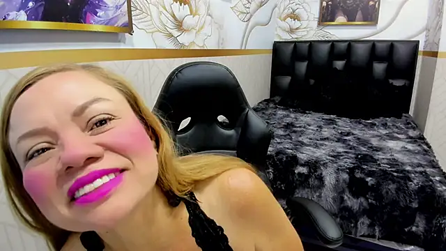 Snapshot of alicee__mature chatting on May 2026 07:33:01 PM alicee mature online show from May 2026 07:33:01 PM
