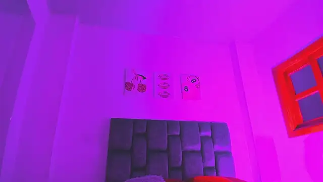 Snapshot of Isabella_Moon9 chatting on May 2026 11:40:01 AM Isabella Moon9 online show from May 2026 11:40:01 AM
