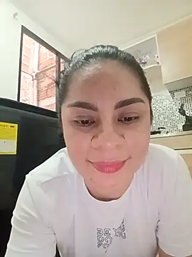 luna pinky online show from February 2026 06:15:01 PM