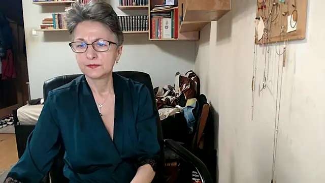 katemodel online show from October 2025 09:30:01 AM