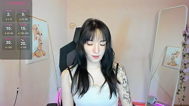 Snapshot of AliceeinWonderlanddd chatting on May 2026 02:06:01 AM AliceeinWonderlanddd online show from May 2026 02:06:01 AM