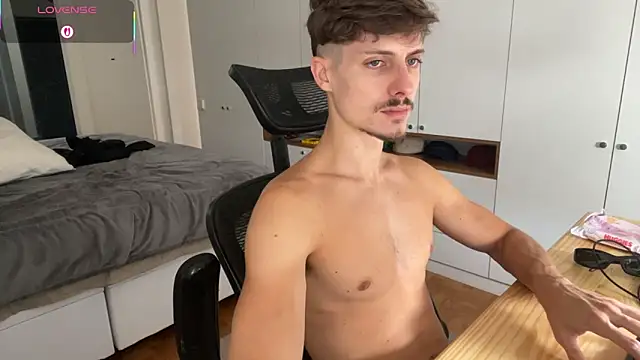 vitoraugustoxxx online show from February 2026 06:39:01 PM