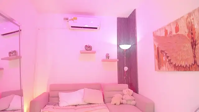 Snapshot of TAHIELA_ chatting on February 2026 10:44:02 AM TAHIELA online show from February 2026 10:44:02 AM