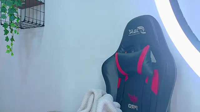 AnnieRouse   online show from February 2026 11:48:01 AM