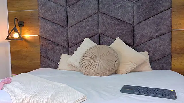 AnnieRouse   online show from March 2026 11:45:02 AM