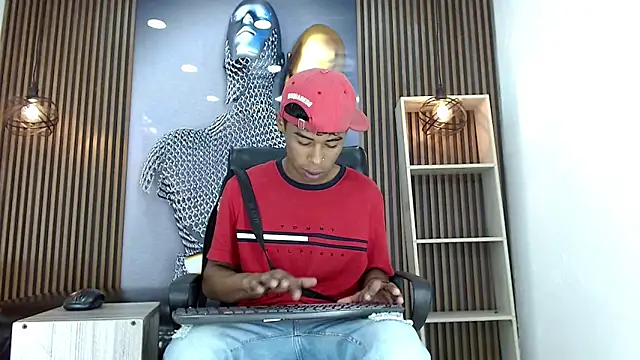 Snapshot of TonnyMarck chatting on March 2026 01:57:02 PM TonnyMarck online show from March 2026 01:57:02 PM