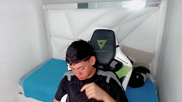 Snapshot of Liarr_ chatting on February 2026 07:51:01 PM Liarr online show from February 2026 07:51:01 PM