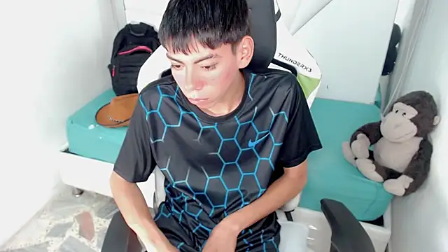 Snapshot of Liarr_ chatting on February 2026 07:45:01 PM Liarr online show from February 2026 07:45:01 PM