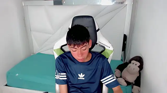 Snapshot of Liarr_ chatting on February 2026 08:19:02 PM Liarr online show from February 2026 08:19:02 PM