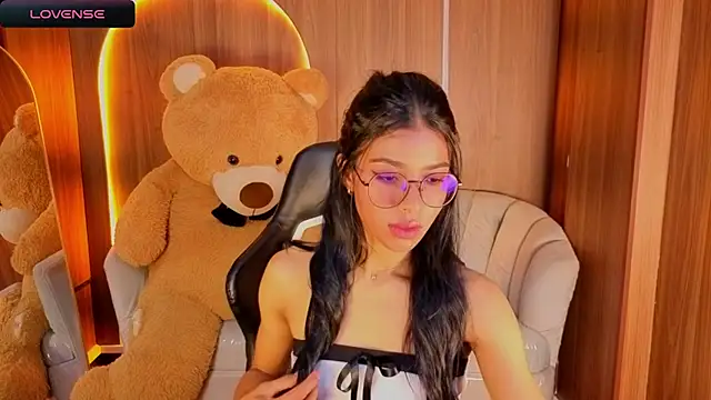 Snapshot of Alina_b_ chatting on February 2026 08:14:02 PM Alina b online show from February 2026 08:14:02 PM