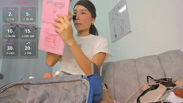 Snapshot of velvetluna_ chatting on May 2026 01:05:01 PM velvetluna online show from May 2026 01:05:01 PM