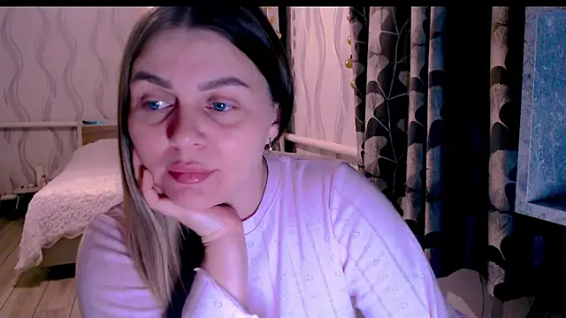 Snapshot of MagicKatarina_ chatting on February 2026 06:17:02 PM MagicKatarina online show from February 2026 06:17:02 PM