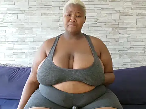 Snapshot of BustyBmw chatting on February 2026 10:36:02 AM BustyBmw online show from February 2026 10:36:02 AM