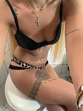 Snapshot of Lorella345 chatting on May 2026 10:35:01 AM Lorella345 online show from May 2026 10:35:01 AM