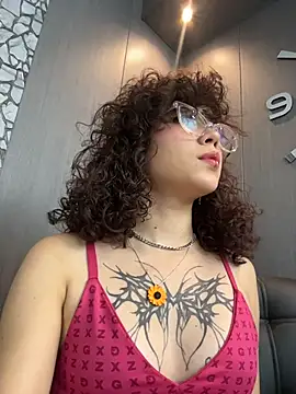 Snapshot of luci_butterfly chatting on February 2026 08:25:02 PM luci butterfly online show from February 2026 08:25:02 PM