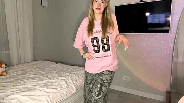 Snapshot of Between_Eeys chatting on February 2026 03:10:02 PM Between Eeys online show from February 2026 03:10:02 PM