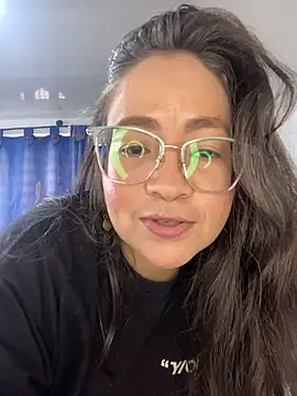 Snapshot of alisbloom chatting on February 2026 05:40:02 PM alisbloom online show from February 2026 05:40:02 PM