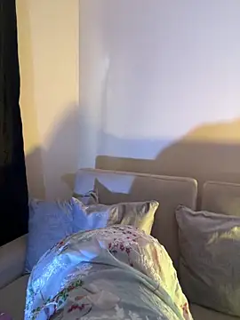 isabella-collins- online show from February 2026 12:42:02 PM