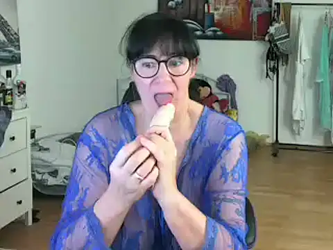 Sylly online show from February 2025 02:46:02 PM