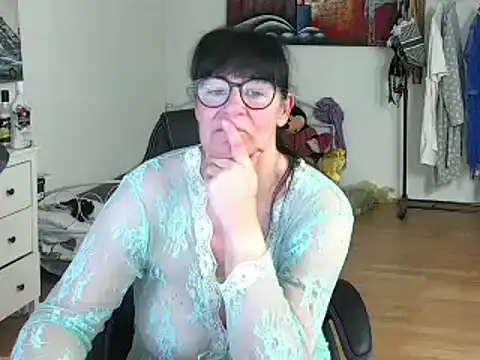 Sylly online show from March 2025 12:04:02 PM