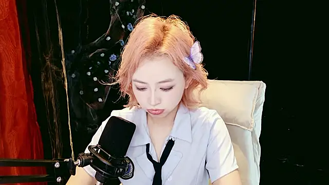 Lady-Mia777 online show from February 2026 06:22:01 AM