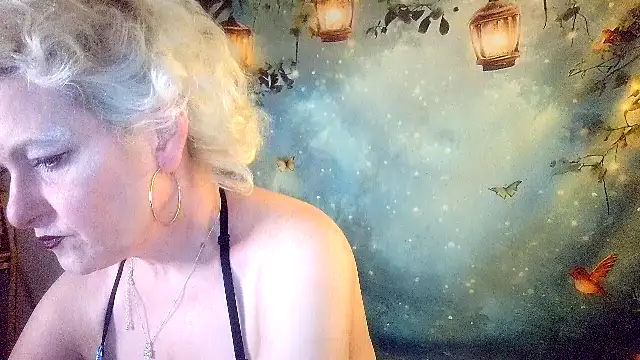Snapshot of Blondie_the_librarian chatting on May 2026 01:11:01 AM Blondie the librarian online show from May 2026 01:11:01 AM