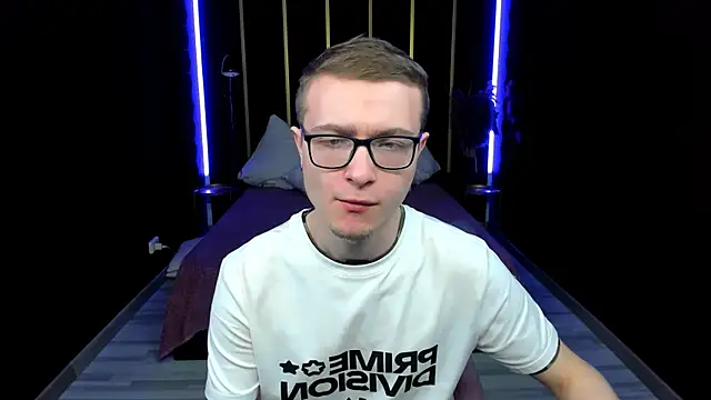 Snapshot of Emmit_Barker chatting on May 2026 10:43:01 AM Emmit Barker online show from May 2026 10:43:01 AM