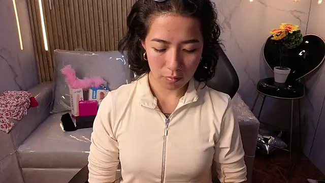 Lynn turner online show from February 2026 08:18:01 PM