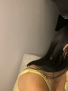 Snapshot of _HannahFox_ chatting on February 2026 12:12:01 AM HannahFox online show from February 2026 12:12:01 AM