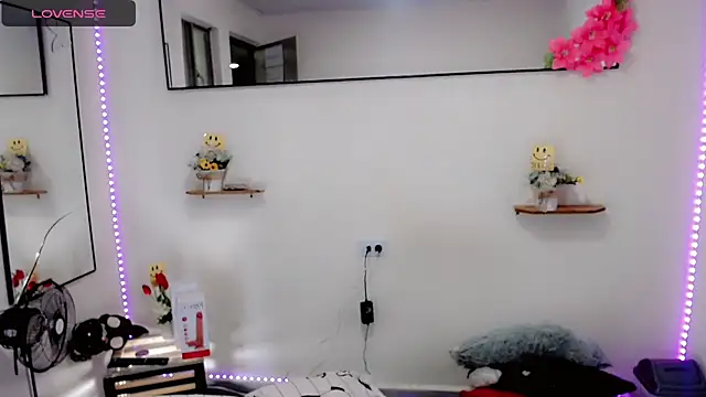 Snapshot of NathalialLooes chatting on March 2026 05:08:02 AM NathalialLooes online show from March 2026 05:08:02 AM