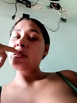 Snapshot of Eira_Allen chatting on June 2026 10:11:02 PM Eira Allen online show from June 2026 10:11:02 PM