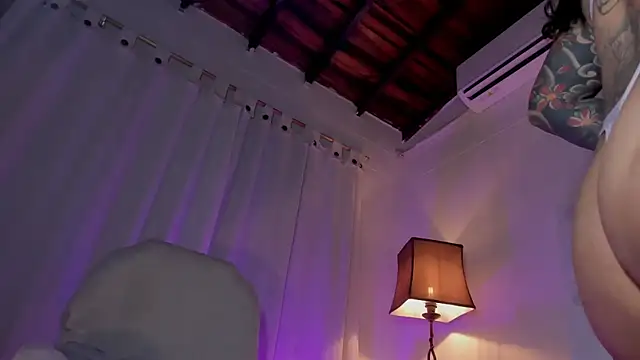 Snapshot of Victoria-swan chatting on February 2026 12:05:02 PM Victoria-swan online show from February 2026 12:05:02 PM