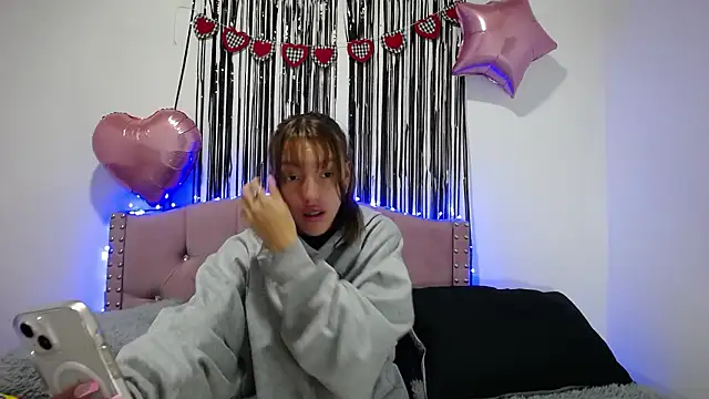 Snapshot of emily_cooper_pym chatting on February 2026 12:34:02 PM emily cooper pym online show from February 2026 12:34:02 PM