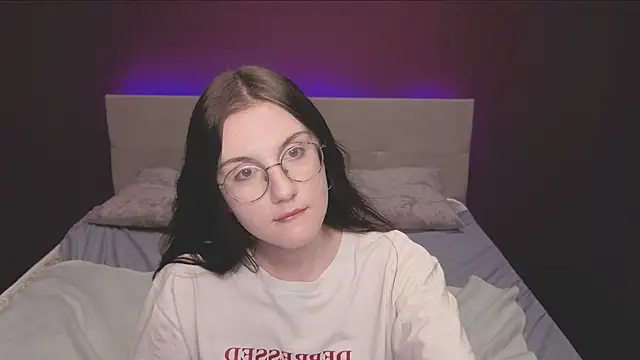 Snapshot of VixenLight chatting on February 2026 11:24:01 AM VixenLight online show from February 2026 11:24:01 AM