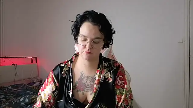 lunatigre4 online show from February 2026 07:09:02 PM