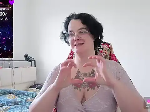 lunatigre4 online show from February 2026 03:10:01 PM