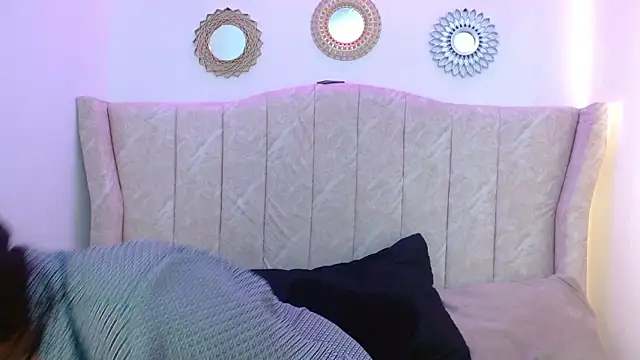 Snapshot of Iris_bloom69 chatting on February 2026 12:27:01 PM Iris bloom69 online show from February 2026 12:27:01 PM