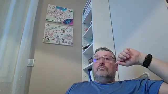 doudou310 online show from February 2026 06:08:01 AM