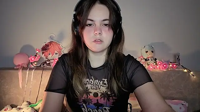 Snapshot of _momomochi_ chatting on February 2026 11:21:01 AM momomochi online show from February 2026 11:21:01 AM