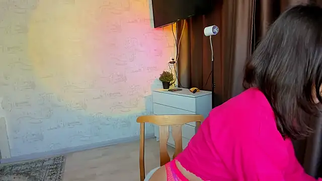 Snapshot of Hey_Mia chatting on February 2026 06:03:01 AM Hey Mia online show from February 2026 06:03:01 AM