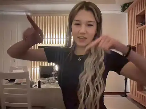 lilXdomiii online show from February 2026 01:54:01 PM