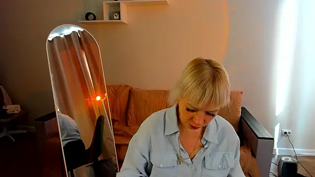 Ann Annise online show from May 2026 04:07:02 AM