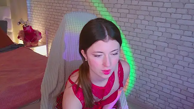 LunarDreamm online show from February 2026 01:27:02 PM