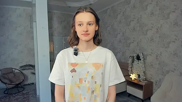 LianneBynon online show from February 2026 08:52:01 AM