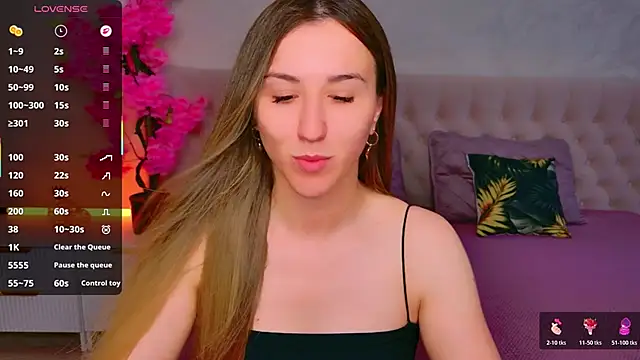 Snapshot of JasminUqueen chatting on June 2026 01:39:01 AM JasminUqueen online show from June 2026 01:39:01 AM