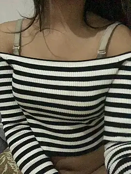 Nour-Lina online show from February 2026 01:27:01 AM