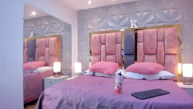 Paris Velvet online show from February 2026 10:51:02 PM