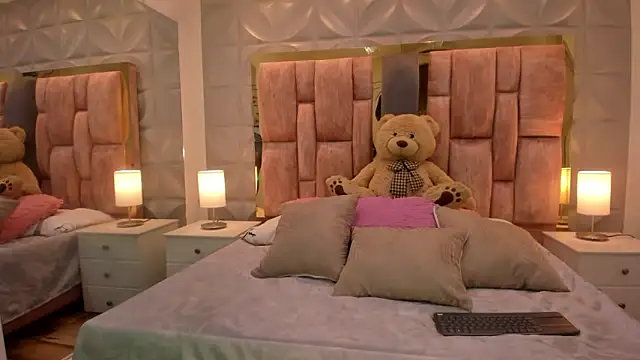 Paris Velvet online show from February 2026 10:19:02 PM